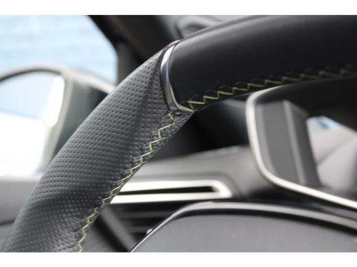Peugeot 2008 1.2 Hybrid 136 GT | Automaat | Navigatie | Camera | Adaptieve cruise control | Mild Hybrid | ActivLease financial lease