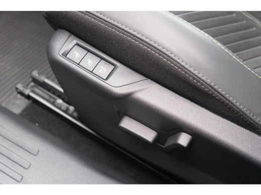 Peugeot 2008 Peugeot 1.2 PureTech 130 GT | Voorstoelen verwarmd met massagefunctie | Navi | Camera | Alcantara... ActivLease financial lease