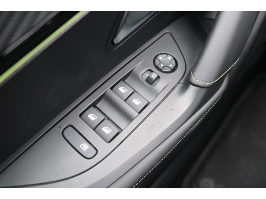 Peugeot 2008 Peugeot 1.2 PureTech 130 GT | Voorstoelen verwarmd met massagefunctie | Navi | Camera | Alcantara... ActivLease financial lease