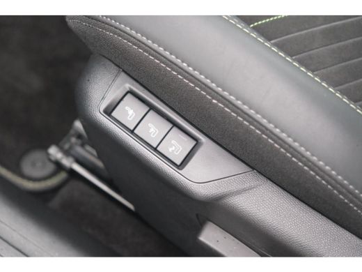 Peugeot 2008 Peugeot 1.2 PureTech 130 GT | Voorstoelen verwarmd met massagefunctie | Navi | Camera | Alcantara... ActivLease financial lease