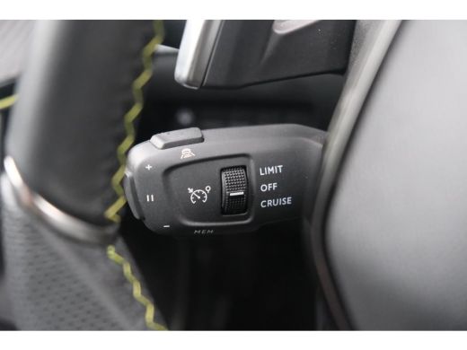Peugeot 2008 Peugeot 1.2 PureTech 130 GT | Voorstoelen verwarmd met massagefunctie | Navi | Camera | Alcantara... ActivLease financial lease