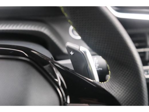Peugeot 2008 Peugeot 1.2 PureTech 130 GT | Voorstoelen verwarmd met massagefunctie | Navi | Camera | Alcantara... ActivLease financial lease