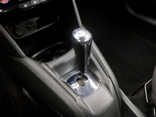 Peugeot 208 1.2 PureTech Sport Automaat (APPLE CARPLAY, NAVIGATIE, CLIMATE, PARKEERSENSOREN, SPORTSTOELEN, CR... ActivLease financial lease