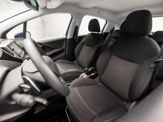 Peugeot 208 1.2 PureTech Sport Automaat (APPLE CARPLAY, NAVIGATIE, CLIMATE, PARKEERSENSOREN, SPORTSTOELEN, CR... ActivLease financial lease