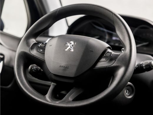 Peugeot 208 1.2 PureTech Sport Automaat (APPLE CARPLAY, NAVIGATIE, CLIMATE, PARKEERSENSOREN, SPORTSTOELEN, CR... ActivLease financial lease
