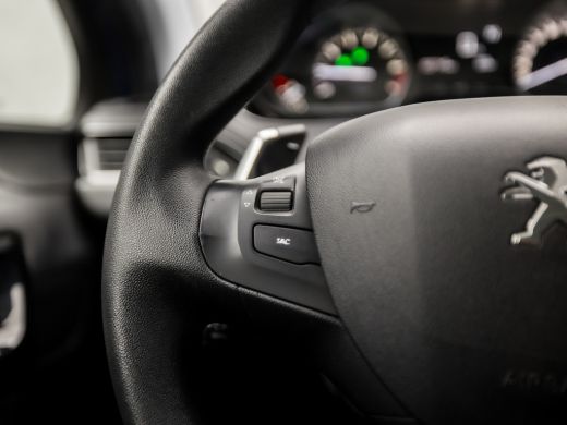 Peugeot 208 1.2 PureTech Sport Automaat (APPLE CARPLAY, NAVIGATIE, CLIMATE, PARKEERSENSOREN, SPORTSTOELEN, CR... ActivLease financial lease