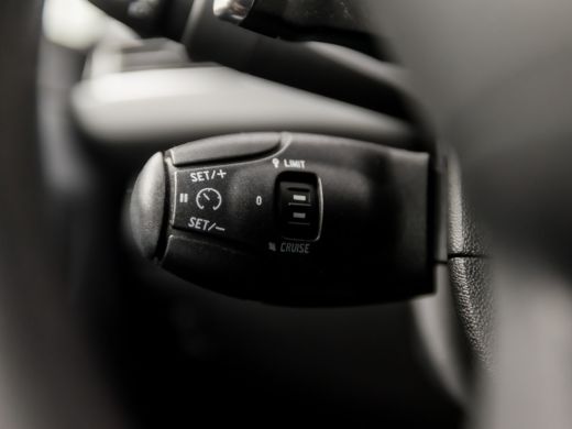 Peugeot 208 1.2 PureTech Sport Automaat (APPLE CARPLAY, NAVIGATIE, CLIMATE, PARKEERSENSOREN, SPORTSTOELEN, CR... ActivLease financial lease