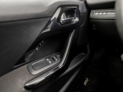 Peugeot 208 1.2 PureTech Sport Automaat (APPLE CARPLAY, NAVIGATIE, CLIMATE, PARKEERSENSOREN, SPORTSTOELEN, CR... ActivLease financial lease