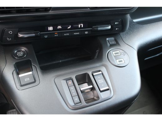 Peugeot Partner 1.5 BlueHDi 130 EAT8 S&S L1 | Automaat | Navi by app | Camera | Trekhaak | Lichtmetaal | Climate ... ActivLease financial lease