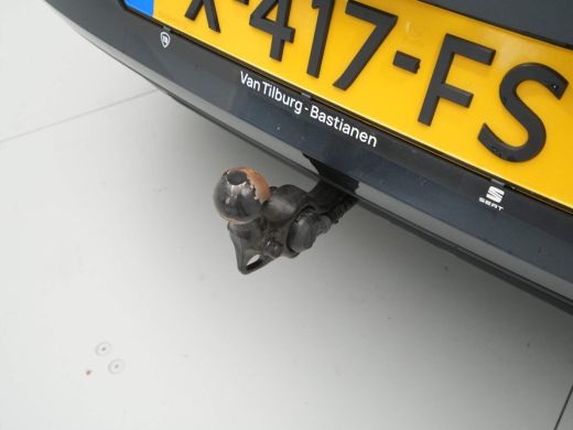 Seat Leon 1.0 TSI 110pk Style Business Intense Trekhaak Navigatie Camera Acc 23 ActivLease financial lease