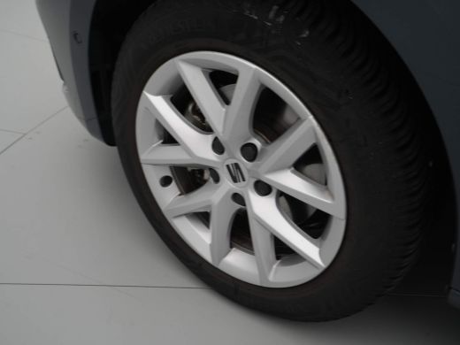 Seat Leon 1.0 TSI 110pk Style Business Intense Trekhaak Navigatie Camera Acc 23 ActivLease financial lease