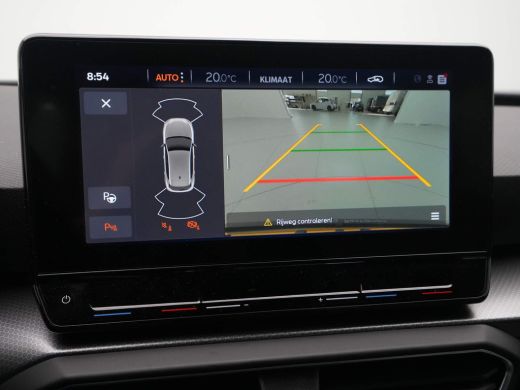 Seat Leon 1.0 TSI 110pk Style Business Intense Trekhaak Navigatie Camera Acc 23 ActivLease financial lease