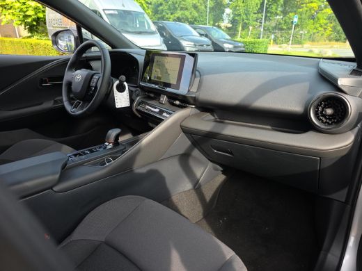 Toyota C-HR 2.0 Plug-in Hybrid 220 Dynamic | Nieuwe auto | Direct uit voorraad leverbaar | ActivLease financial lease