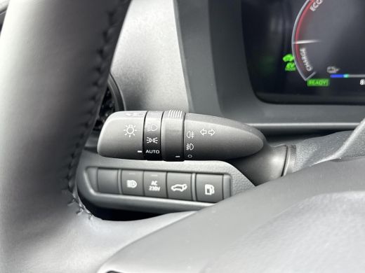 Toyota C-HR 2.0 Plug-in Hybrid 220 Premium **NIEUWE AUTO** ActivLease financial lease
