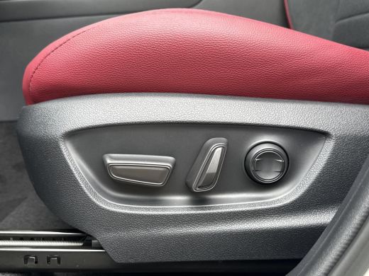 Toyota C-HR 2.0 Plug-in Hybrid 220 Premium **NIEUWE AUTO** ActivLease financial lease