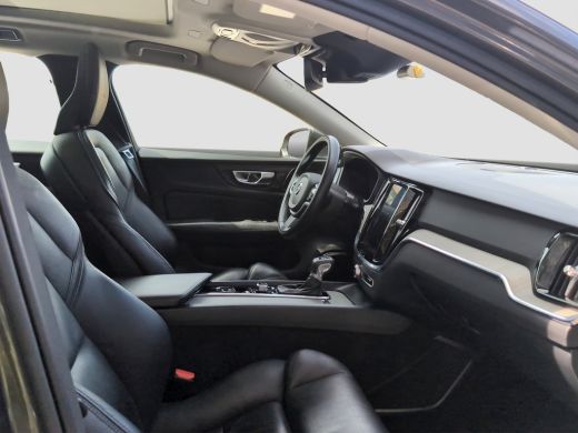 Volvo  V60 2.0 T4 Inscription | Panoramadak | Trekhaak | Harman Kardon | Camera ActivLease financial lease