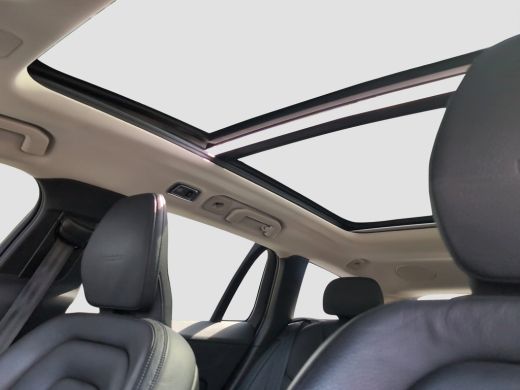 Volvo  V60 2.0 T4 Inscription | Panoramadak | Trekhaak | Harman Kardon | Camera ActivLease financial lease