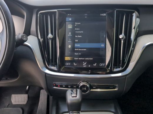Volvo  V60 2.0 T4 Inscription | Panoramadak | Trekhaak | Harman Kardon | Camera ActivLease financial lease