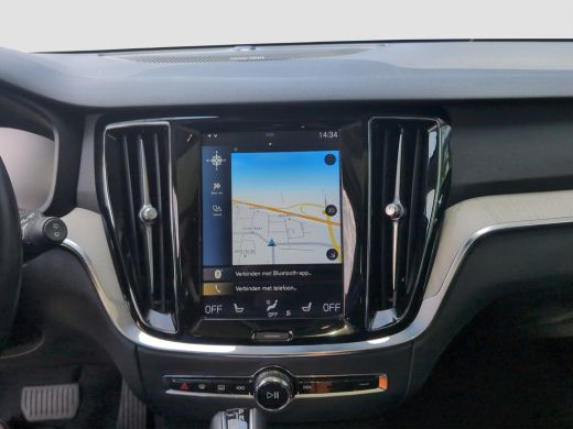 Volvo  V60 2.0 T4 Inscription | Panoramadak | Trekhaak | Harman Kardon | Camera ActivLease financial lease