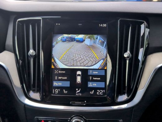 Volvo  V60 2.0 T4 Inscription | Panoramadak | Trekhaak | Harman Kardon | Camera ActivLease financial lease