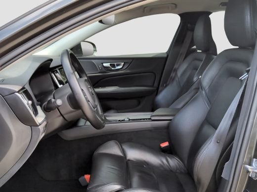 Volvo  V60 2.0 T4 Inscription | Panoramadak | Trekhaak | Harman Kardon | Camera ActivLease financial lease