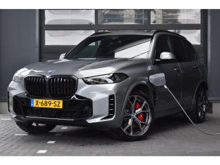 BMW X5 xDrive50e M Sportpakket Pro / OP VOORRAAD! / SUPERCOMPLEET / PANORAMADAK / MASSAGESTOELEN / TREKHAAK