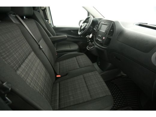 Mercedes Vito 111 CDI Extra Lang Airco Cruise Camera 3 Persoons Trekhaak Navi PDC Elektrpakket Sidebars ActivLease financial lease