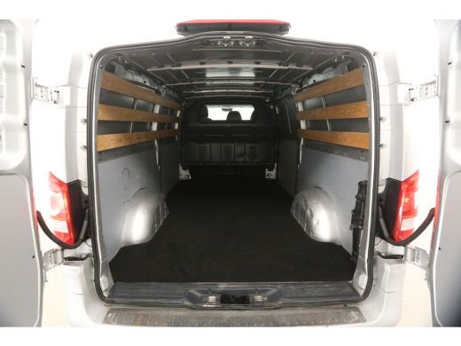 Mercedes Vito 111 CDI Extra Lang Airco Cruise Camera 3 Persoons Trekhaak Navi PDC Elektrpakket Sidebars ActivLease financial lease