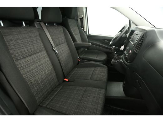 Mercedes Vito 111 CDI Extra Lang Airco Cruise Camera 3 Persoons Trekhaak Navi PDC Elektrpakket Sidebars ActivLease financial lease