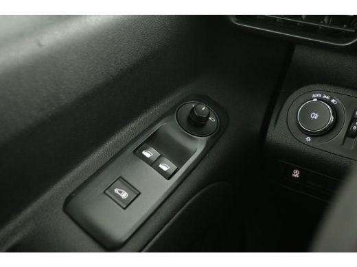 Opel Combo 1.6D L1H1 Airco Cruise Carplay Trekhaak Navigatie PDC Elektrpakket ActivLease financial lease