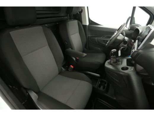 Opel Combo 1.6D L1H1 Airco Cruise Carplay Trekhaak Navigatie PDC Elektrpakket ActivLease financial lease