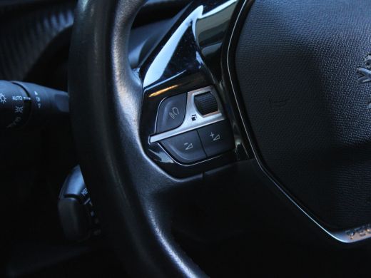 Peugeot 208 1.2 PureTech Blue Lease Allure NL-AUTO | 1/2 LEDER | NAVI | STOELVERW | ActivLease financial lease