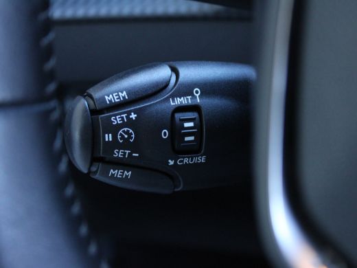 Peugeot 208 1.2 PureTech Blue Lease Allure NL-AUTO | 1/2 LEDER | NAVI | STOELVERW | ActivLease financial lease