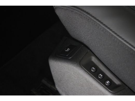 Peugeot 3008 Peugeot 1.6 HYbrid 225-PK GT BLACK PACK EAT8 AUTOMAAT | VOORRAAD VOORDEEL | LUXE UITVOERING | FUL... ActivLease financial lease