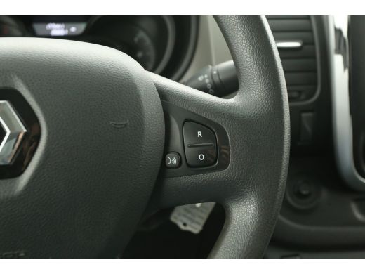 Renault Trafic 1.6 dCi T27 L1H1 Airco Cruise Navigatie 3 Persoons Parkeersensoren Elektrpakket ActivLease financial lease