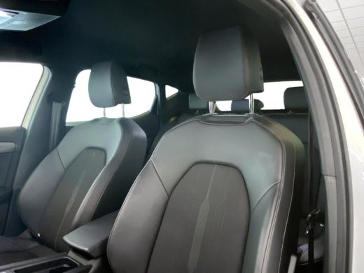 Seat Leon Sportstourer 1.5 TSI 150pk Business Edition / 18 inch lichtmetaal / Achteruitrijcamera / Stoelverwarming ActivLease financial lease