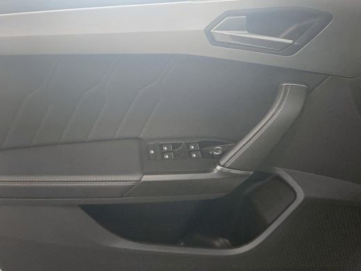 Seat Leon Sportstourer 1.5 TSI 150pk Business Edition / 18 inch lichtmetaal / Achteruitrijcamera / Stoelverwarming ActivLease financial lease