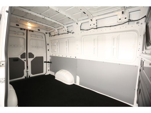 Volkswagen Crafter 30 2.0 TDI L3H3 | BPM Vrij | 140PK | Airco Cruise Carplay Navigatie Parkeersensoren 3 Persoons ActivLease financial lease