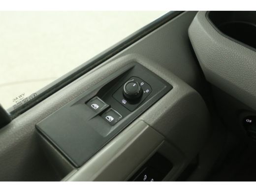 Volkswagen Crafter 35 2.0 TDI L3H3 | 140PK | 3000KG Trekgew. Trekhaak | Airco Cruise 3 Persoons Imperiaal ActivLease financial lease