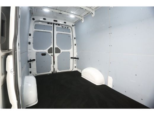 Volkswagen Crafter 35 2.0 TDI L3H3 | 140PK | 3000KG Trekgew. Trekhaak | Airco Cruise 3 Persoons Imperiaal ActivLease financial lease