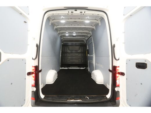 Volkswagen Crafter 35 2.0 TDI L3H3 | 140PK | 3000KG Trekgew. Trekhaak | Airco Cruise 3 Persoons Imperiaal ActivLease financial lease