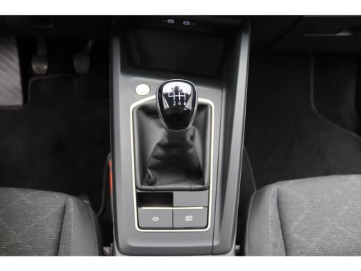 Volkswagen Golf 1.0 TSI Life | Aanhanger assistent | Achteropkomend verkeer waarschuwing | Apple Carplay/Android ... ActivLease financial lease