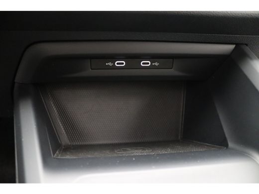 Volkswagen Golf 1.0 TSI Life | Aanhanger assistent | Achteropkomend verkeer waarschuwing | Apple Carplay/Android ... ActivLease financial lease