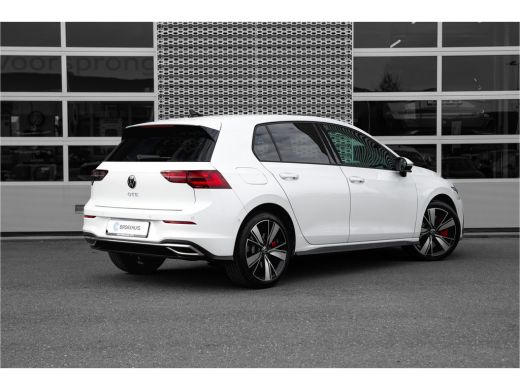 Volkswagen Golf 1.4TSi 245pk eHybrid GTE | 18" | HUD | Camera | ActivLease financial lease