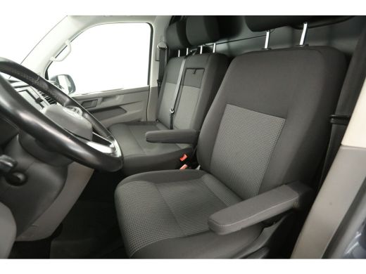 Volkswagen Transporter 2.0 TDI L2H1 200PK DSG Automaat Adaptive-Cruise Airco Camera 19"LMV Trekhaak Carplay Parkeersensoren ActivLease financial lease