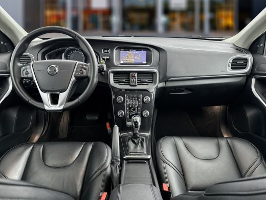 Volvo  V40 T2 Polar+ Automaat | Adaptieve cruise | BLIS | Leder | Parkeerverwarming | Stoelverwarming | Park... ActivLease financial lease