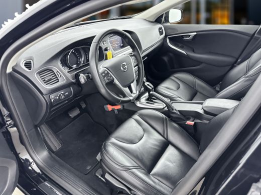 Volvo  V40 T2 Polar+ Automaat | Adaptieve cruise | BLIS | Leder | Parkeerverwarming | Stoelverwarming | Park... ActivLease financial lease
