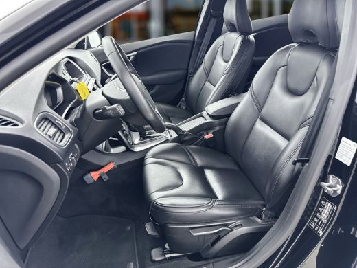 Volvo  V40 T2 Polar+ Automaat | Adaptieve cruise | BLIS | Leder | Parkeerverwarming | Stoelverwarming | Park... ActivLease financial lease