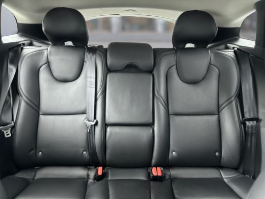 Volvo  V40 T2 Polar+ Automaat | Adaptieve cruise | BLIS | Leder | Parkeerverwarming | Stoelverwarming | Park... ActivLease financial lease