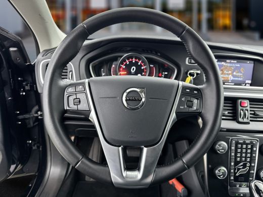 Volvo  V40 T2 Polar+ Automaat | Adaptieve cruise | BLIS | Leder | Parkeerverwarming | Stoelverwarming | Park... ActivLease financial lease